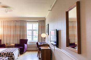 Twin Room (Compact)