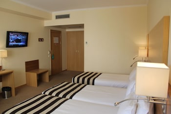 Family Room, 3 Twin Beds, Non Smoking (2 Adults + 1 Child up to 12 Years Old)