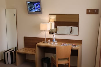 Family Room, 3 Twin Beds, Non Smoking (2 Adults + 1 Child up to 12 Years Old)