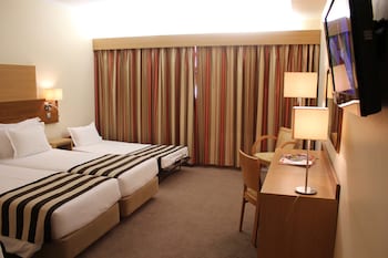 Family Room, 3 Twin Beds, Non Smoking (2 Adults + 1 Child up to 12 Years Old)