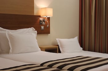 Family Room, 3 Twin Beds, Non Smoking (2 Adults + 1 Child up to 12 Years Old)