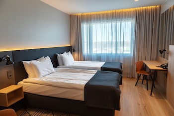 Standard Room, 2 Twin Beds (Top Floor)