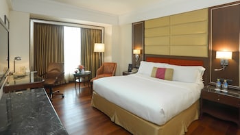 Classic Room, 2 Twin Beds, Club Lounge Access, Pool View