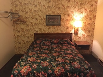 Standard Room, 1 Queen Bed