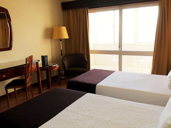 Standard Room, 2 Twin Beds, City View