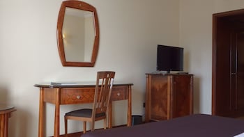 Standard Room, 2 Twin Beds, City View