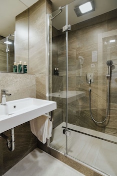 Deluxe Suite, Pool Access
