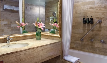 Premium Suite, Garden View (Junior)