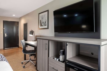 Suite, 1 King Bed, Non Smoking, Jetted Tub