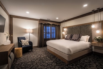Room, 1 King Bed (Chalet Edelweiss)