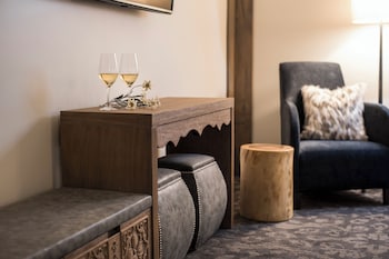 Room, 2 Queen Beds (Chalet Edelweiss)