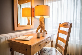 Room, 2 Queen Beds, Tower (Clock Tower Lodge)