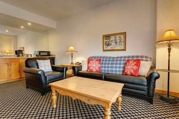 Grand Suite, Multiple Beds (Mountain Grand Lodge, Two Queen Suite)
