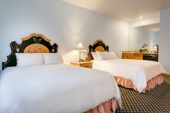 Grand Room, 2 Queen Beds (Mountain Grand Lodge)