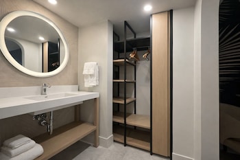Premium Suite, 2 Queen Beds, Non Smoking