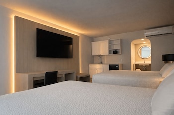 Premium Suite, 2 Queen Beds, Non Smoking