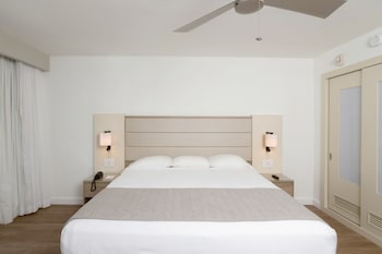 Deluxe Room, 1 King Bed, Ocean View