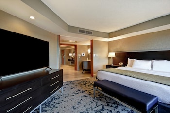 Presidential Suite, 1 King Bed, Microwave (Mobility & Hearing)