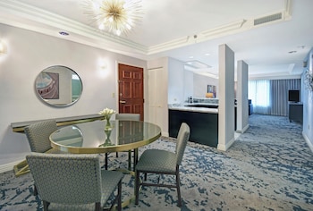 Presidential Suite, 1 King Bed, Jetted Tub