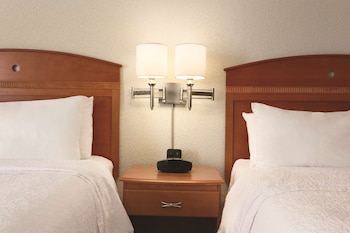 Room, 2 Queen Beds, Accessible (Roll-in Shower)