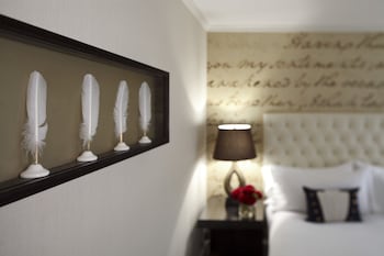 Room (Essential)