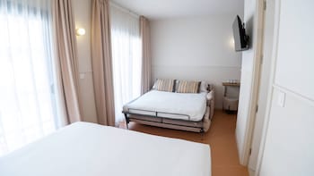 Family Room, 1 Queen Bed with Sofa bed
