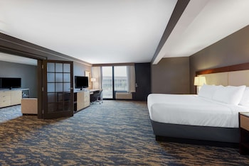 Suite, 1 King Bed, Non Smoking, Pool View