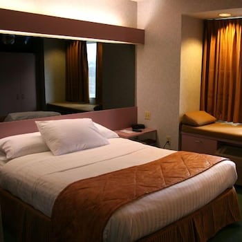Standard Room, 1 Queen Bed, Smoking