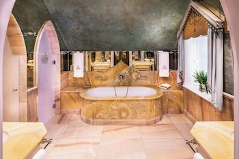 Room (Guinness Boathouse)