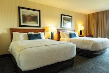 Classic Room, 2 Queen Kitchenette, Lakeview - No Pets