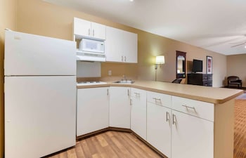 Room, 1 King Bed, Non Smoking, Kitchen (Shower)