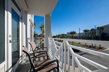 1 King Bed, Balcony Room