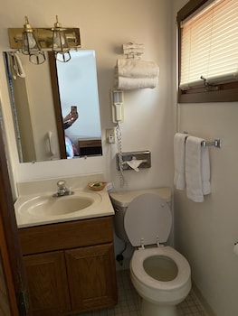 Standard Room, 1 Queen Bed