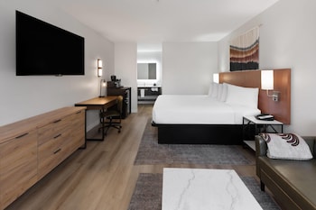 Suite, 1 King Bed, Non Smoking (Mini-Suite, Red Rocks View)