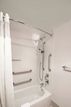 Room, Multiple Beds, Hearing Accessible