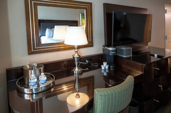 Deluxe Room, 1 King Bed, Smoking
