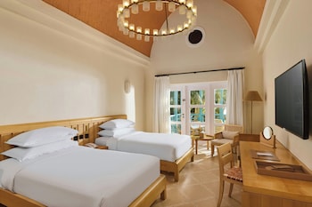 Superior Room, 1 King Bed, Non Smoking, Lagoon View