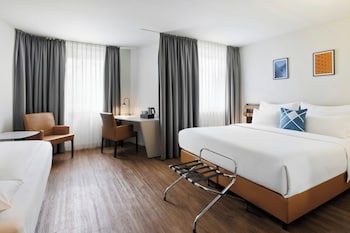 Standard Room, 1 King Bed