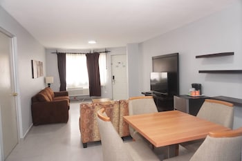Suite, 1 King Bed, Non Smoking