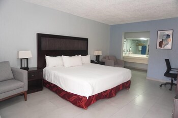 Suite, 1 King Bed, Non Smoking