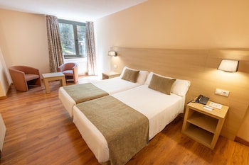 Standard Room, 1 Double or 2 Twin Beds