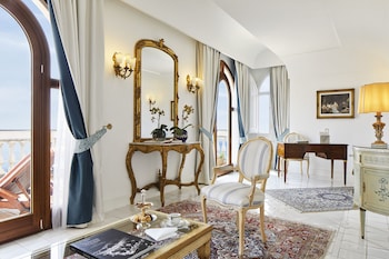 Deluxe Suite with Sea view and Terrace