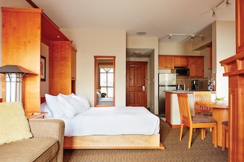 Upper Floor, Studio Suite
