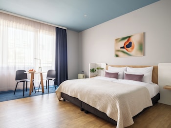 Medium Room with Balcony