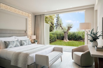 Suite, 1 Bedroom, Pool View (Private Garden)