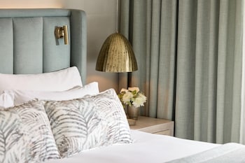 Suite, 1 Bedroom, Pool View (Private Garden)