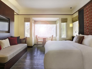Executive Room, 1 King Bed with Sofa bed
