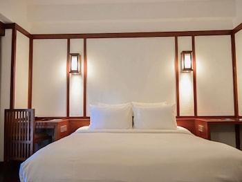 Superior Room, 1 King Bed, Balcony