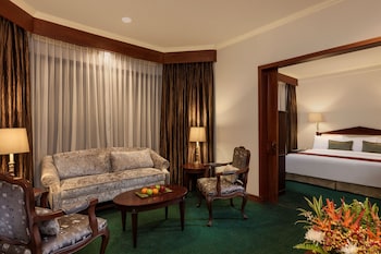Suite (Corner)