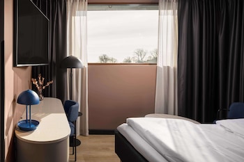 Double Room, 1 Queen Bed
